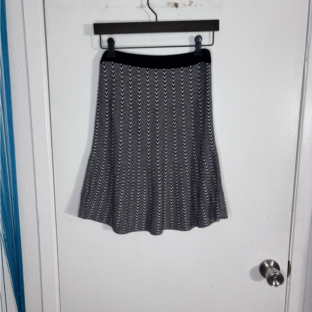 LOFT Outlet Black & White Knit Chevron Skirt - Size S